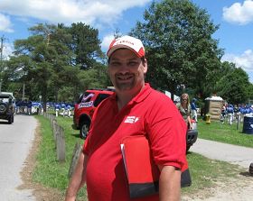 '游行组织者之一突恩(Tweine)赞扬天国乐团演奏非常精彩'