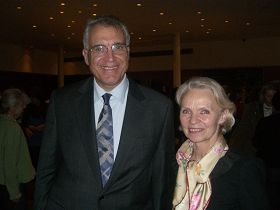 欧盟外交官、经济学家赛盖拉先生与夫人观赏了四月一日神韵在布鲁塞尔国家剧院的演出