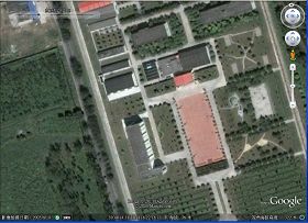 二零零五年八月,前排新房已建成