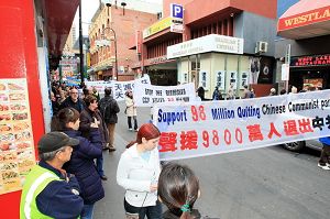 7‧20反迫害12周年游行队伍经过墨尔本市中心唐人街