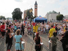 “德尔盟多”鼓队为一亿中国人三<span