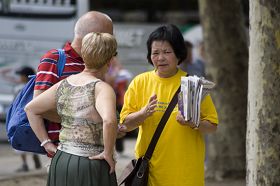 路人积极了解三<span