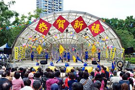 威风凛凛的新<span