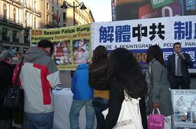 马德里法轮功学员反迫害、声援三<span