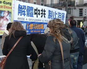 马德里法轮功学员反迫害、声援三<span