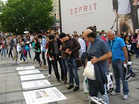 二零一二年十月六日，法轮功学员在德国慕尼黑啤酒节期间举办讲真相、劝三<span