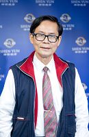 知名水墨画家林幸雄表示:舞蹈演员服装和天幕配合的色彩互相呼应,七彩缤纷,非常优美。太震撼了!