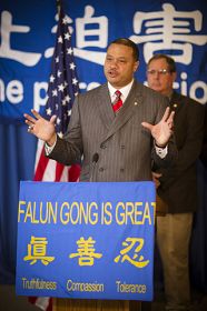 纽约州民主党众议员史蒂文森（Eric