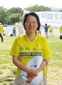 '葛敏在国会山“停止迫害法轮功，声援<span