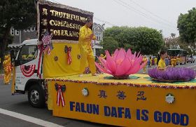 法轮功五套功法演示大受欢迎