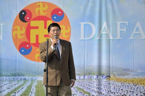 '图2：洛杉矶法轮功发言人吴英年教授呼吁中国人认清真相、退出邪<span
