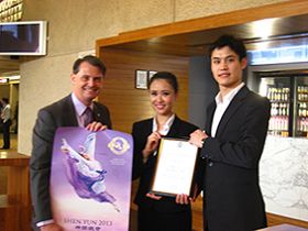 昆省议员安东尼•修特顿（Anthony