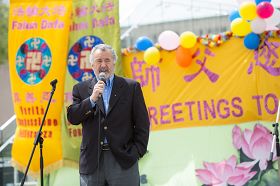 担任二十二年参议员、刚退休不久的迪尼诺