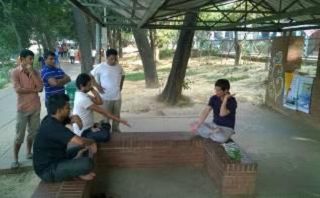 图5:老罗教Msksud(右2)和Jahid(右1)法轮功第五套功法