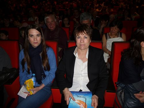 大型信息公司的高层主管克丽斯蒂娜·蒙嘉奈尔(Christine