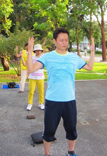 图3：二零一二年得法的台湾法轮功学员邱毓棠