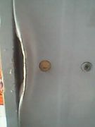 湖南怀化警察到法轮功学员黄远桥家敲门，说是到家看看。在没得到允许的情况下，直接撬烂防盗门