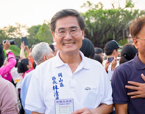 图5:大冈山区区长林清益表示,这次有法轮大法天国乐团的参与,觉得非常好,会很震撼人心