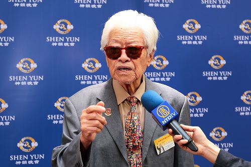 创作过一千多首歌曲、担任过台湾万人合唱的总指挥,高雄市实验合唱团团长兼指挥李长杰教授说:“这个晚会,别人办不到。包括中国大陆,外国也办不到。”