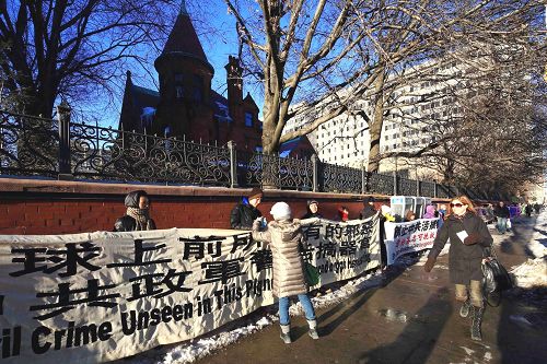 图1-3：多伦多市中心真相长城 声援中国民众三<span style='max-width:0px!important;margin-left:-4px;color:#eee!important;'>:</span>退<span style='max-width:0px!important;margin-left:-4px;color:#eee!important;'>.</span>