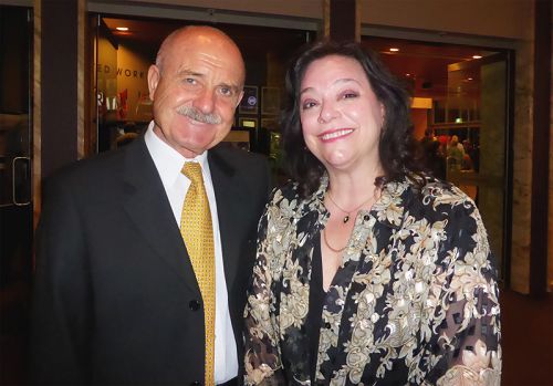 著名声乐艺术家、声乐教授Claudia Visca与未婚夫一道观看了神韵演出后,发出由衷的赞誉