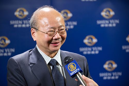 图6:高雄市府秘书长李瑞仓赞叹神韵赏心悦目,让去年高雄气爆事件中一千多名受骇与不安的心得到抚慰,重现希望与光明。