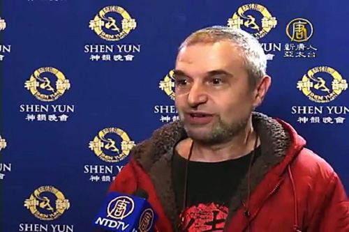 来自保加利亚的指挥家慕景湖,4 月 21 日带着三个孩子前来欣赏神韵在东京的演出:“神韵是顶级的、超越世界水平的演出。”