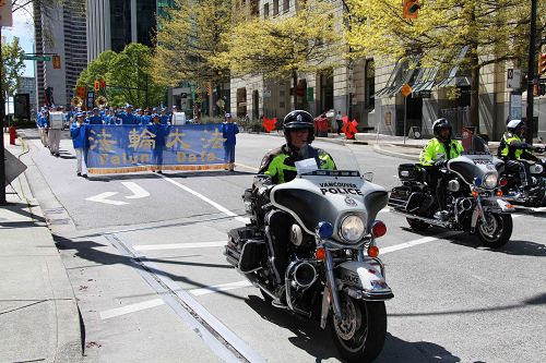 图1-8:温哥华法轮功学员大游行,纪念四•二五,庆祝二亿人三<span style='max-width:0px!important;margin-left:-4px;color:#eee!important;'>:</span>退<span style='max-width:0px!important;margin-left:-4px;color:#eee!important;'>.</span>