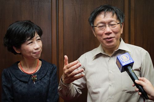 图5:台北市长柯文哲与夫人陈佩琪。