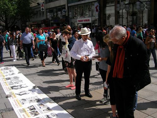 行人关注中共邪<span style='max-width:0px!important;margin-left:-4px;color:#eee!important;'>*</span>党<span style='max-width:0px!important;margin-left:-4px;color:#eee!important;'>-</span>对法轮功学员在大陆的迫害照片