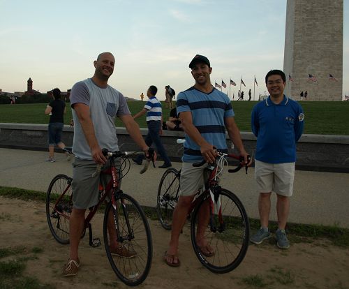 图8:迈特•赫拉迪克(Matt Hladiuk)(左)和朋友根特•海德(Gunther Heyder)