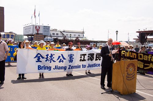 图5：追<span style='max-width:0px!important;margin-left:-4px;color:#eee!important;'>.</span>查<span style='max-width:0px!important;margin-left:-4px;color:#eee!important;'>!</span>国际发言人汪志远在集会上发言