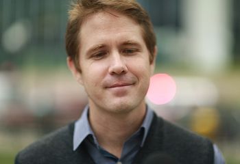 图:二零一五年五月中旬,本?史密斯到纽约参加庆祝法轮大法传世二十三周年系列活动,他分享了自己修炼大法的美好经历。