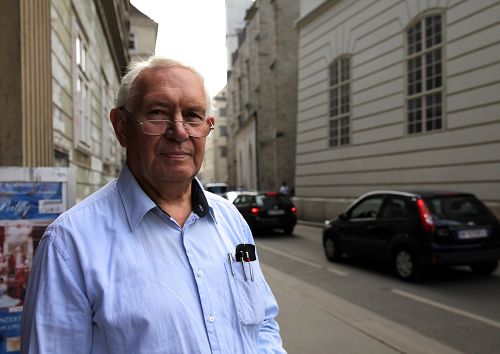 图12：退休建筑师Johann Smidel先生认为“毫无疑问要起诉江泽民。”