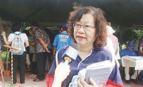 图10:小学英语老师温丽华女士表示,在中共摘取器官此事情变得更加糟糕之前,我们必须要有所行动制止它。