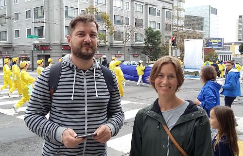 图16:塞尔吉奥(Sergio)和妻子杰西卡(Jesica)支持法轮功学员反迫害。