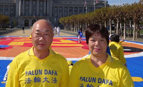 '图2:台湾林先生夫妇感激修炼法轮功受益良多'