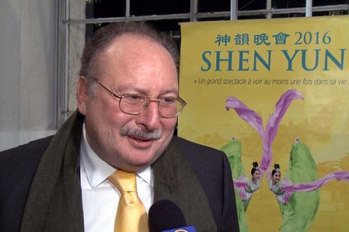 生活在瑞士的埃及最后一位国王福阿德二世(Fuad II of Egypt)二月二十五日晚从外地专程来日内瓦观看神韵在欧洲的首演