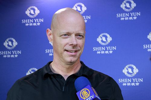 美国知名体适能训练师SGT KEN(KEN WEICHERT)对神韵的节目非常赞赏。