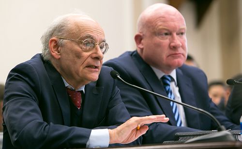 加拿大人权律师大卫•麦塔斯（左）