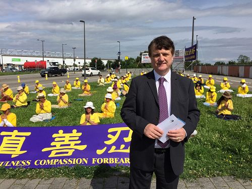 Gerald Batten议员支持法轮功学员反迫害