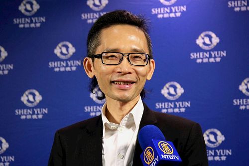 '图13:汲音交响管乐团总监兼指挥林俊吉盛赞神韵交响乐犹如天籁之音:“音乐很纯洁、很干净,会让人的心灵变得很纯洁。”'