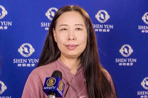 '图13:张苓苓表示神韵的音乐能量疗愈灵魂,让全身都在冒汗。'