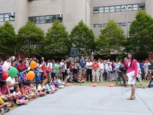 '图9、法轮功学员举办的中秋联欢活动现场'