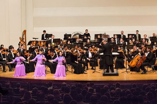 '图4:孙璐与王真的演出'