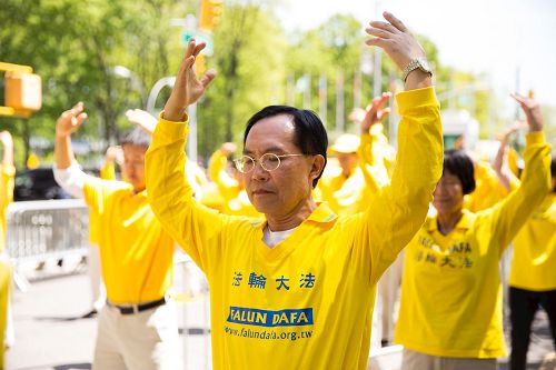 '图1：二零一六年五月十二日，陈国峰在纽约参加集体炼功'