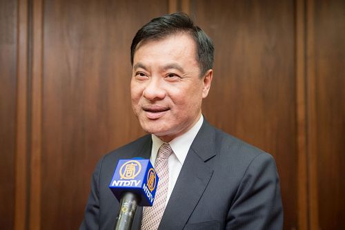 '图4:二月十六日下午,立法院长苏嘉全终于亲睹神韵风采,他说:“第一次看神韵,感觉非常惊艳。”'