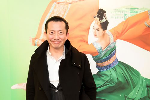 东京一家房地产老板前田英男(Hideo Maeda):“大幕一拉开,强烈的震撼涌上心头,其他一切都变得不再重要,顿时感到今天来看演出非常幸运。”