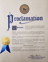 纽约长岛萨福克县(Suffolk County) 执行长史蒂芬•拜隆颁发的褒奖