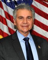 长岛格伦科夫市(Mayor of Glen Cove)市长雷金纳•德斯皮内洛(Reginald Spinello)